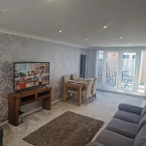 Stylish & Modern 2 Bed House With Free Parking Leeds (West Yorkshire)
