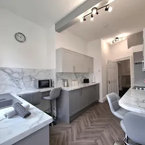 https://central-luxury-town-house.hotelsin-chester.com