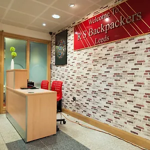 Hostal Russell Scott Backpackers